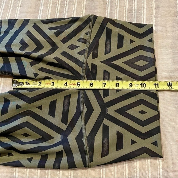 Lululemon Wunder Under Fold Over Waist Leggings in Olive Green Black Geometric 2 - Picture 7 of 8